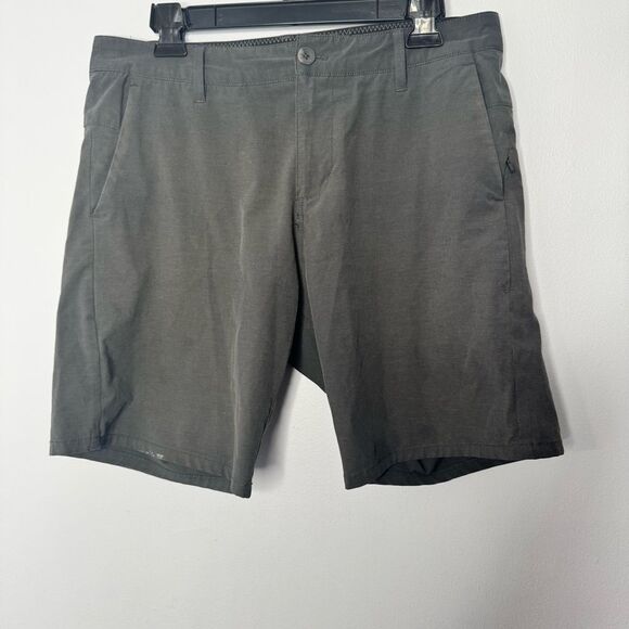 Vuori gray shorts
Waist 17”
Length 18”
Inseam 8”

BR135 - Picture 1 of 5